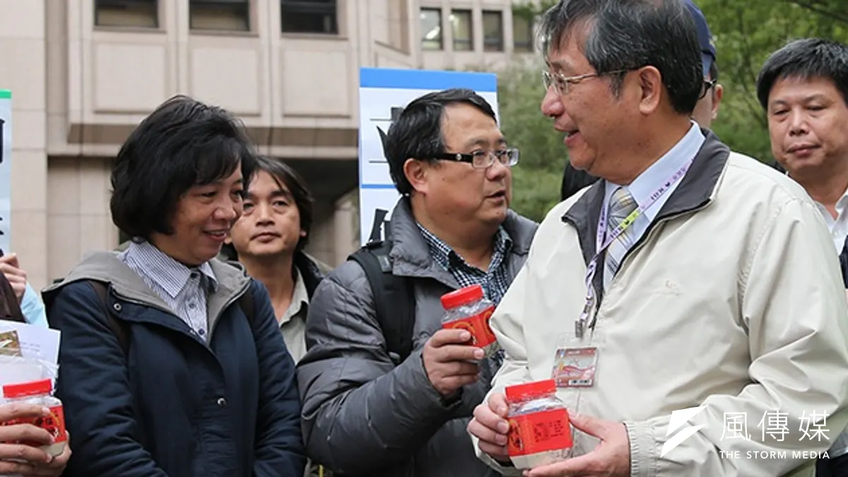 苗栗大埔拆遷戶赴內政部陳情呼籲政府放棄上訴。(吳逸驊攝)