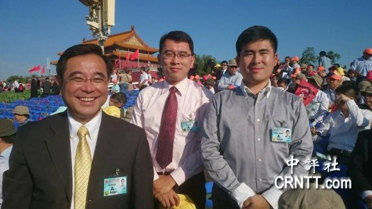 中國3日舉行閱兵,台灣約有300人出席觀禮,王炳忠也沒缺席。(中評社)