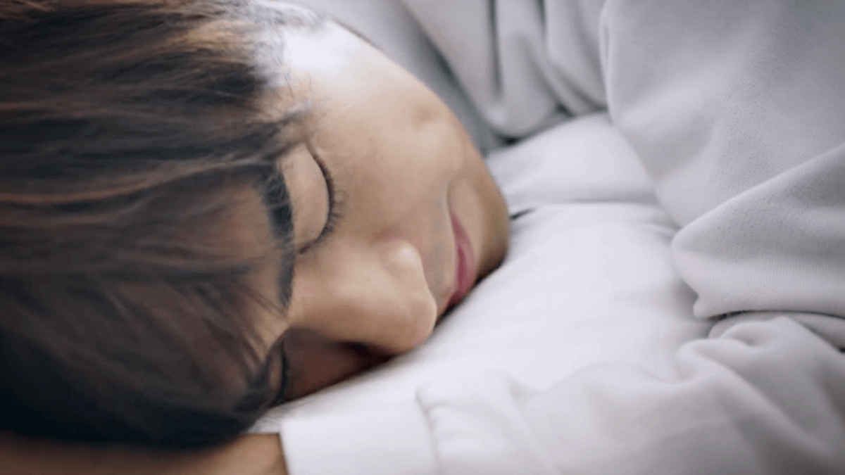 現代人生活步調快速,時時處於肌肉緊繃狀態,身體無法放鬆自然影響睡眠品質。(示意圖非本人/翻攝自youtube) 現代人生活步調快速,時時處於肌肉緊繃狀態,身體無法放鬆自然影響睡眠品質。(示意圖非本人/翻攝自youtube)