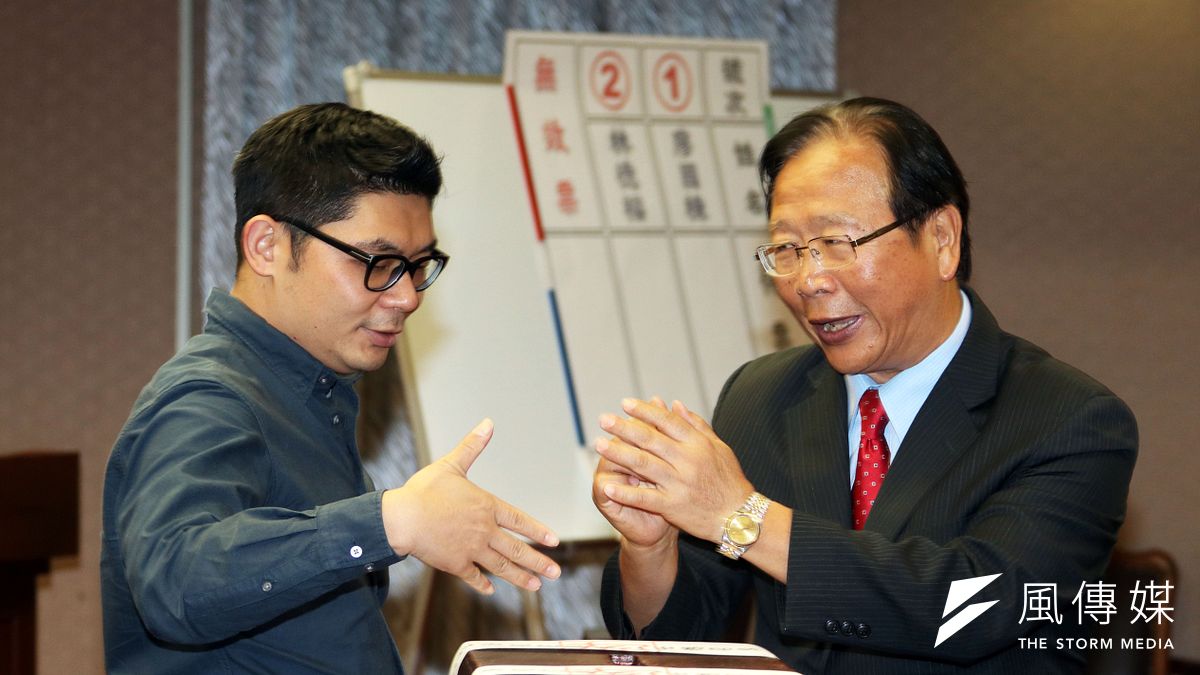 國民黨立法院黨團29日中午舉行新任總召集人選舉,最終則由林德福當選。(蘇仲泓攝) 國民黨立法院黨團29日中午舉行新任總召集人選舉,最終則由林德福當選。(蘇仲泓攝)