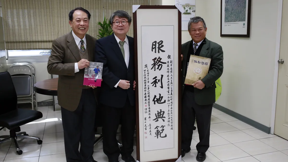 推動防校園霸凌有成 地檢署與九華山地藏庵贈匾侯崇文