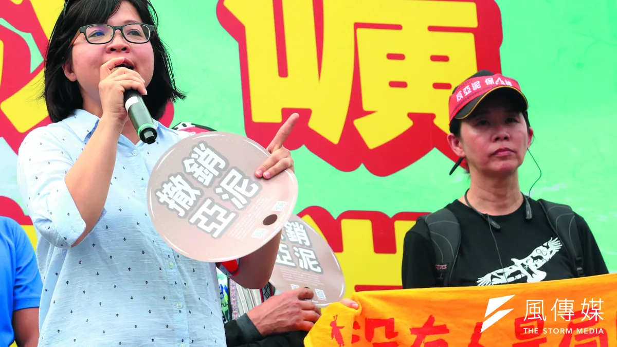 林淑芬(左)掀起亞泥採礦權風波,促使環團進一步發動《礦業法》的修法。(郭晉瑋攝)