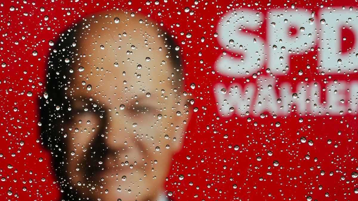 2024年5月30日,德國柏林街頭的社會民主黨(SPD)歐洲大選競選海報,上頭有德國總理蕭爾茨的肖像與「投給社民黨一票」的標語。(美聯社) 2024年5月30日,德國柏林街頭的社會民主黨(SPD)歐洲大選競選海報,上頭有德國總理蕭爾茨的肖像與「投給社民黨一票」的標語。(美聯社)