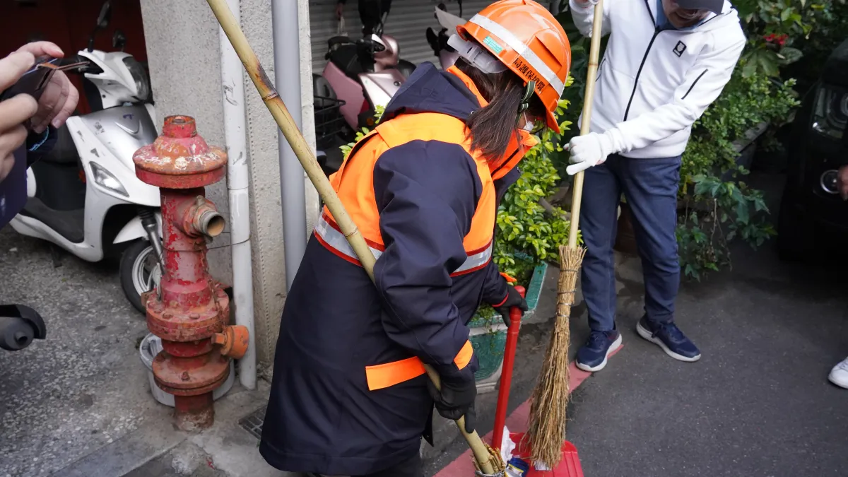 新北市長侯友宜呼籲大家一起年終大掃除清潔整理,讓居家環境更美好。(圖/新北市環保局提供)
