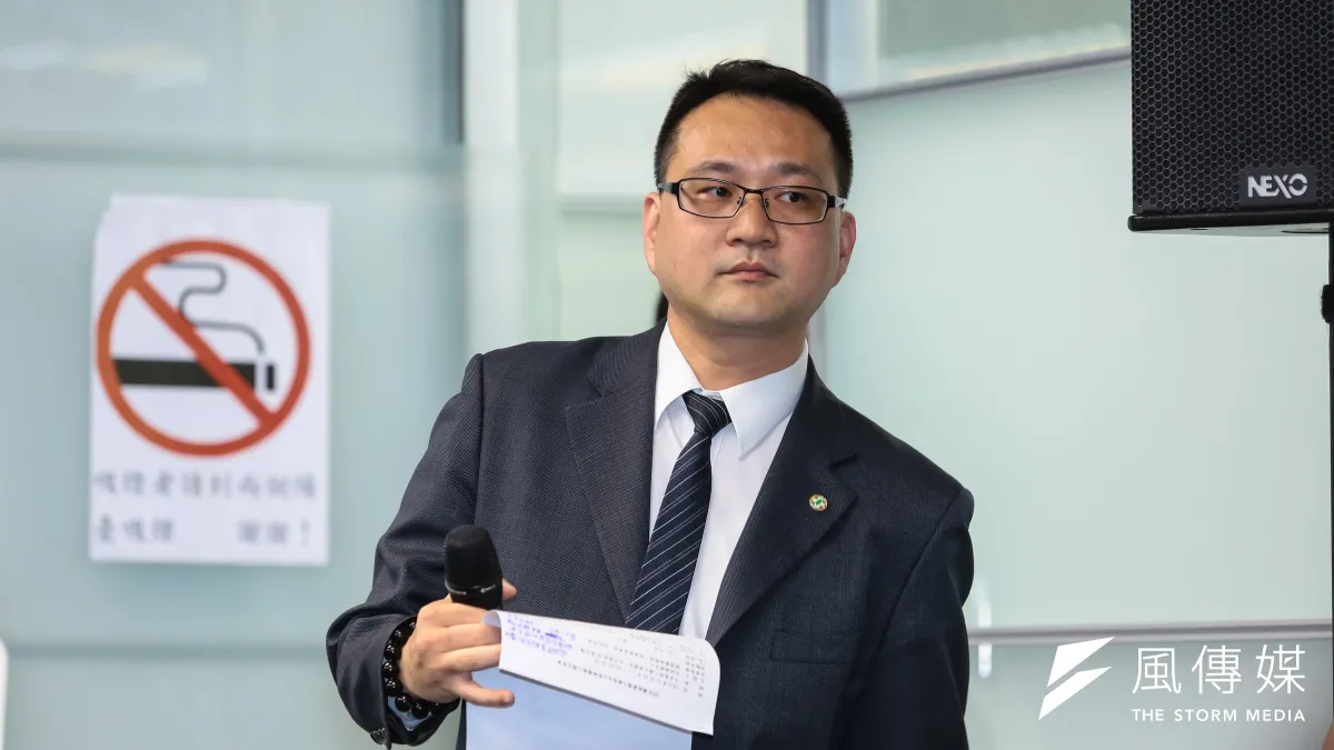 民進黨發言人阮昭雄要求國民黨總統候選人朱立倫,比照民進黨總統候選人蔡英文,公布競選經費。(顏麟宇攝)