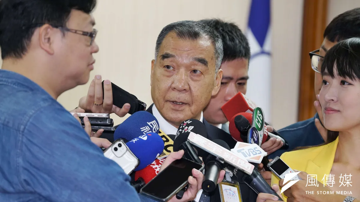 立法院外交國防委員會21日上午審查明年度「中央政府總預算案」國安局收支公開與秘密部分,並邀請國安局長邱國正(中)備詢。(盧逸峰攝)