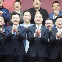 2026年2月24日、与野党協議を招集した韓国瑜・立法院長。各党は行政院版の国防特別予算案と民衆党版の軍事調達条例案を併合審議することで合意した。(写真/柯承恵撮影) 2026年2月24日、与野党協議を招集した韓国瑜・立法院長。各党は行政院版の国防特別予算案と民衆党版の軍事調達条例案を併合審議することで合意した。(写真/柯承恵撮影)