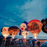 2025年台湾国際バルーンフェスティバル唯一の「曙光ライトショー音楽会」が泰麻里曙光園区でロマンティックに開催された。(写真/台東県政府提供) 2025年台湾国際バルーンフェスティバル唯一の「曙光ライトショー音楽会」が泰麻里曙光園区でロマンティックに開催された。(写真/台東県政府提供)
