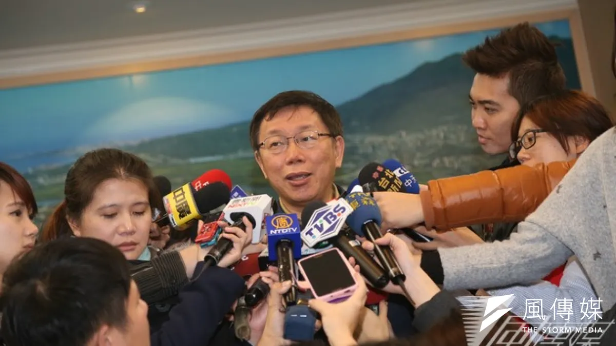 台北市長柯文哲接受東森電視台新聞節目訪問時,公開向捅下美河市案爭議案子的日勝生公司索償。(資料照片,吳逸驊攝)
