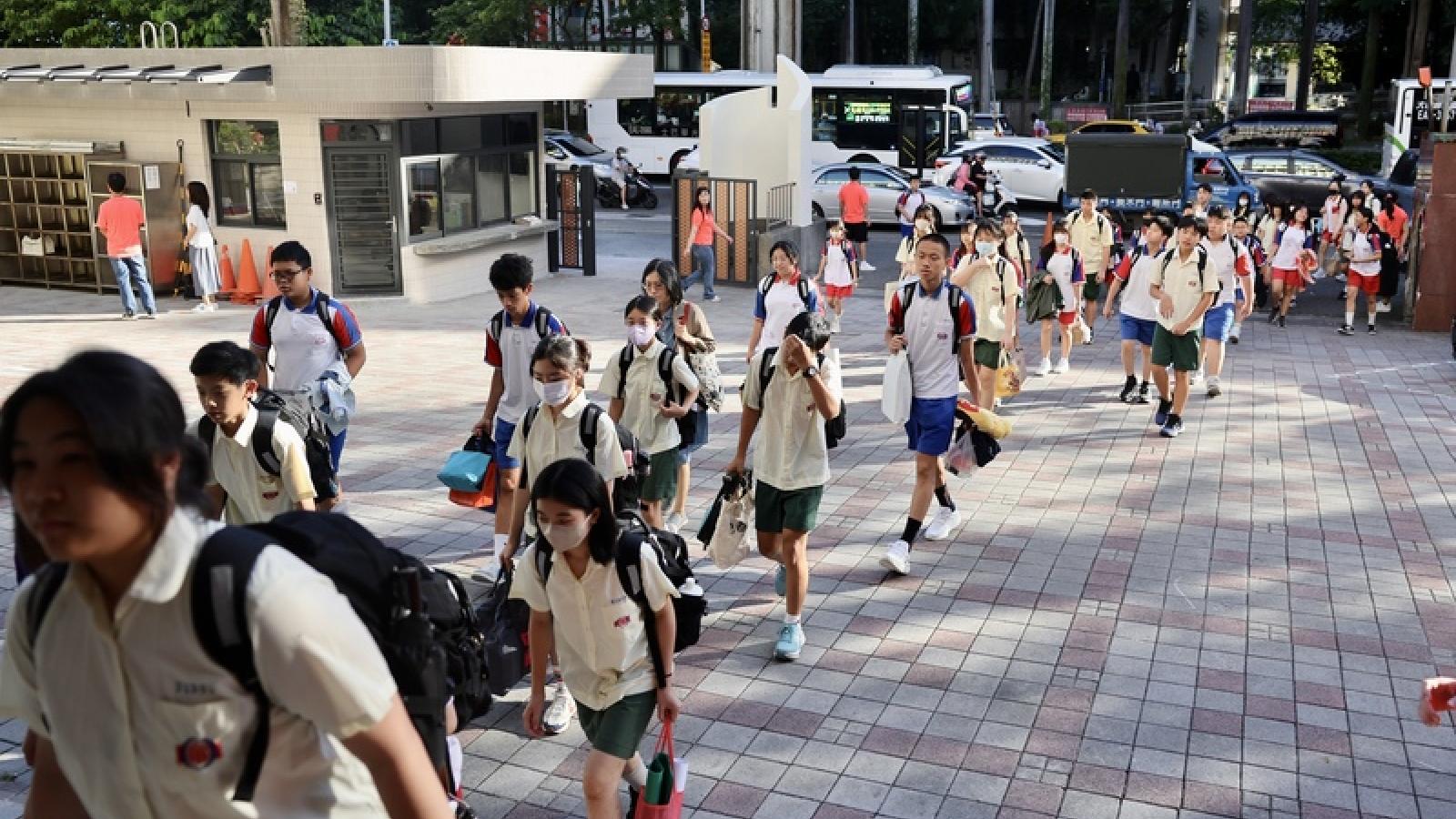 觀點投書:教室講台有人就好了?背後成本的帳誰來買單?