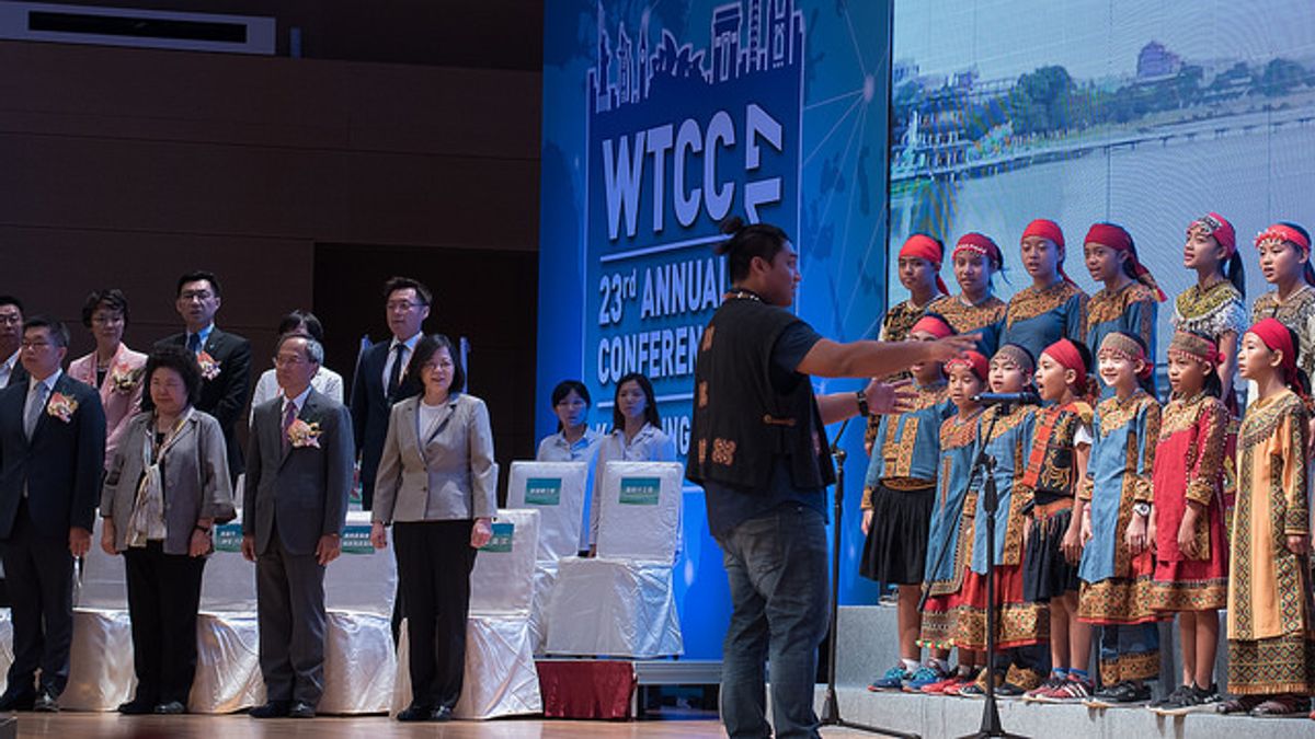 蔡英文總統出席「世界台灣商會聯合總會第23屆年會」,看好台灣經濟發展,但實況真是如此嗎?(總統府提供) 蔡英文總統出席「世界台灣商會聯合總會第23屆年會」,看好台灣經濟發展,但實況真是如此嗎?(總統府提供)