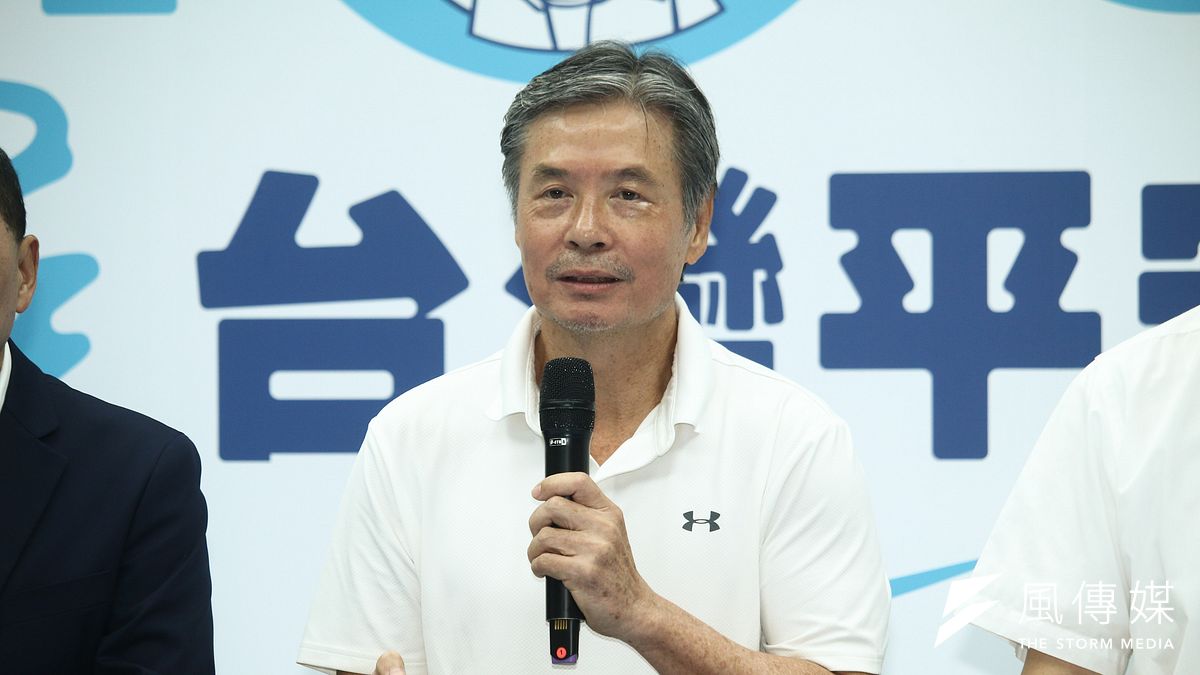 侯友宜競辦執行長金溥聰(見圖)近日對黨內開炮,左批藍小雞、右轟朱立倫的在野聯盟主張,強行為侯友宜護盤。(資料照,蔡親傑攝) 侯友宜競辦執行長金溥聰(見圖)近日對黨內開炮,左批藍小雞、右轟朱立倫的在野聯盟主張,強行為侯友宜護盤。(資料照,蔡親傑攝)