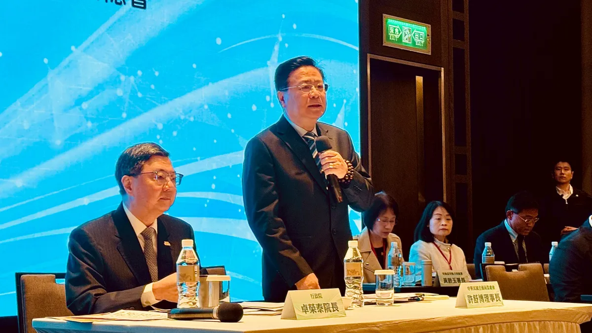 商總理事長許舒博(右)表示,近期財劃法引發朝野對立,八大工商團體願意扮演朝野中間的溝通橋梁。(商總提供)