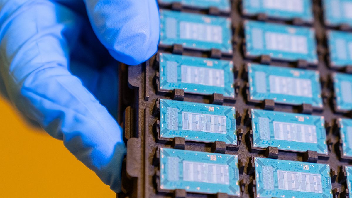 英特爾宣布推出先進封裝用玻璃基板(圖片來源:INTEL官網) 英特爾宣布推出先進封裝用玻璃基板(圖片來源:INTEL官網)