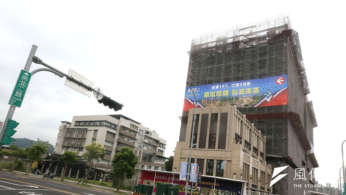 房產專家分析,土地及營造成本與日俱增,是推升房價居高不下的部分原因。(柯承惠攝) 房產專家分析,土地及營造成本與日俱增,是推升房價居高不下的部分原因。(柯承惠攝)