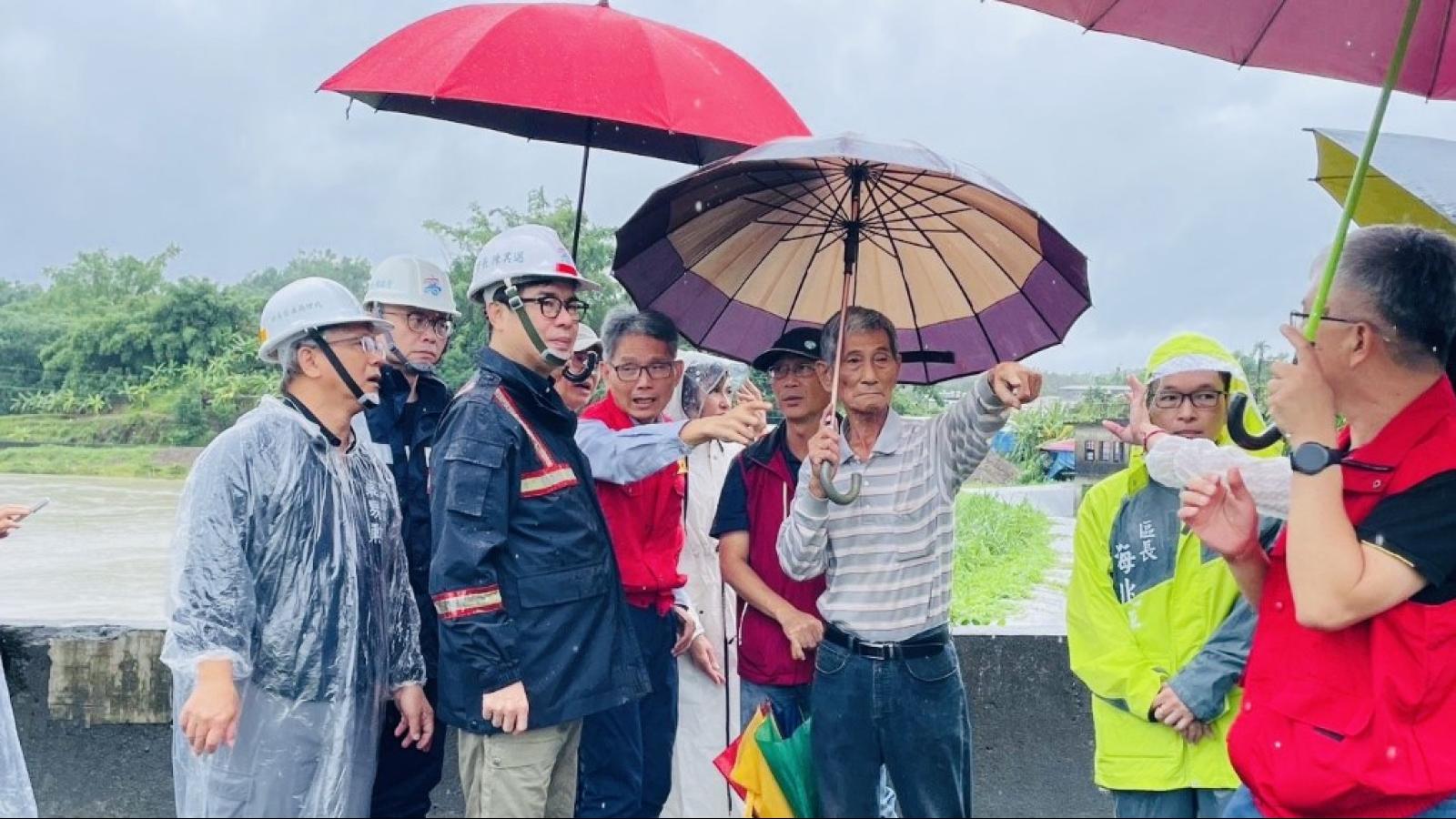 超大豪雨襲高雄!24小時雨量達567毫米 陳其邁馬不停蹄視察災情:全力提升防洪韌性