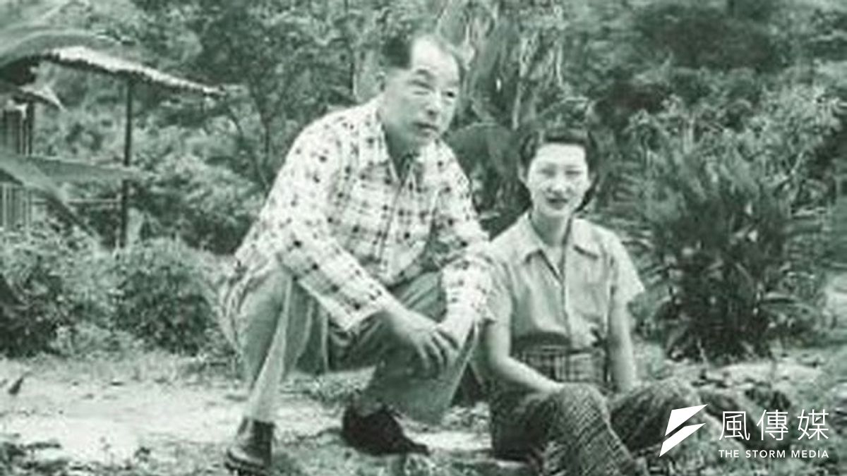 清泉幽禁期間的張學良、趙一萩夫婦。(檔案照片,取自網路) 清泉幽禁期間的張學良、趙一萩夫婦。(檔案照片,取自網路)