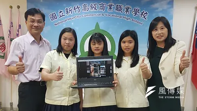 國立新竹高商三位資料處理科同學創作「辛志平校長故居」電子書,勇摘高職組第一名。(圖/方詠騰攝)