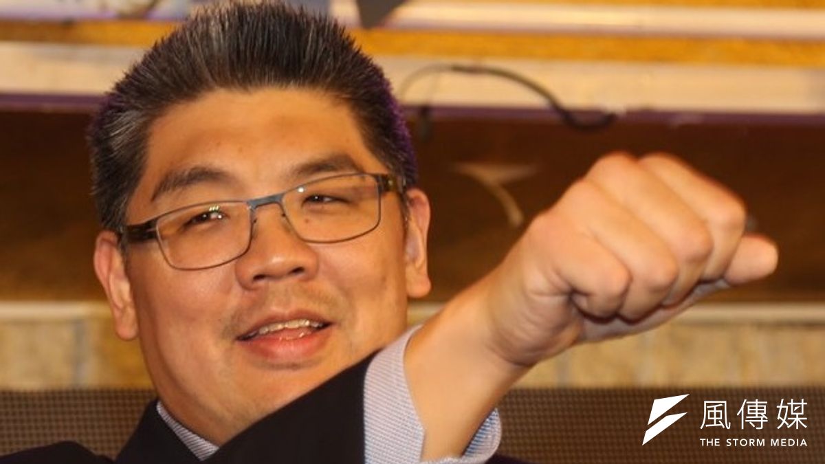 準備參選台北市長的連勝文接受陳文茜專訪,強調為人民加薪是政府的責任(吳逸驊攝) 準備參選台北市長的連勝文接受陳文茜專訪,強調為人民加薪是政府的責任(吳逸驊攝)