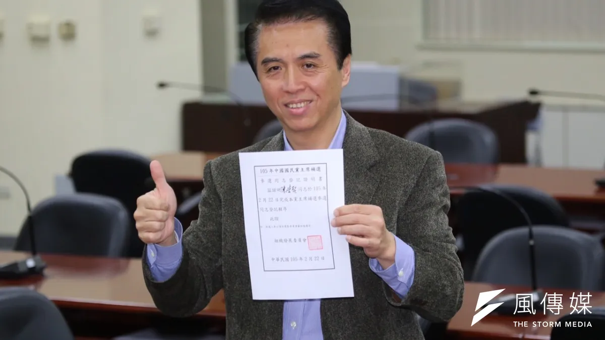國民黨立委陳學聖登記參選國民黨主席補選。(蔡耀徵攝)