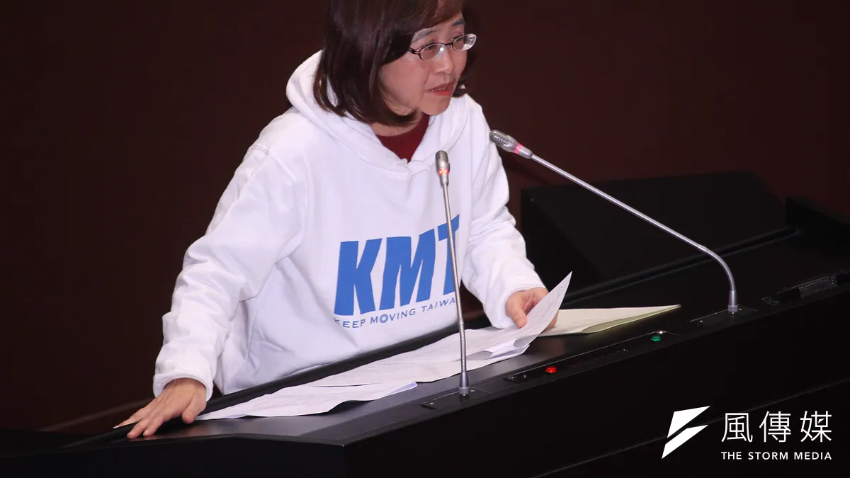 林奕華提案修《公寓大廈管理條例》,讓公寓大廈以可飼養寵物為原則。(蔡親傑攝) 林奕華提案修《公寓大廈管理條例》,讓公寓大廈以可飼養寵物為原則。(蔡親傑攝)