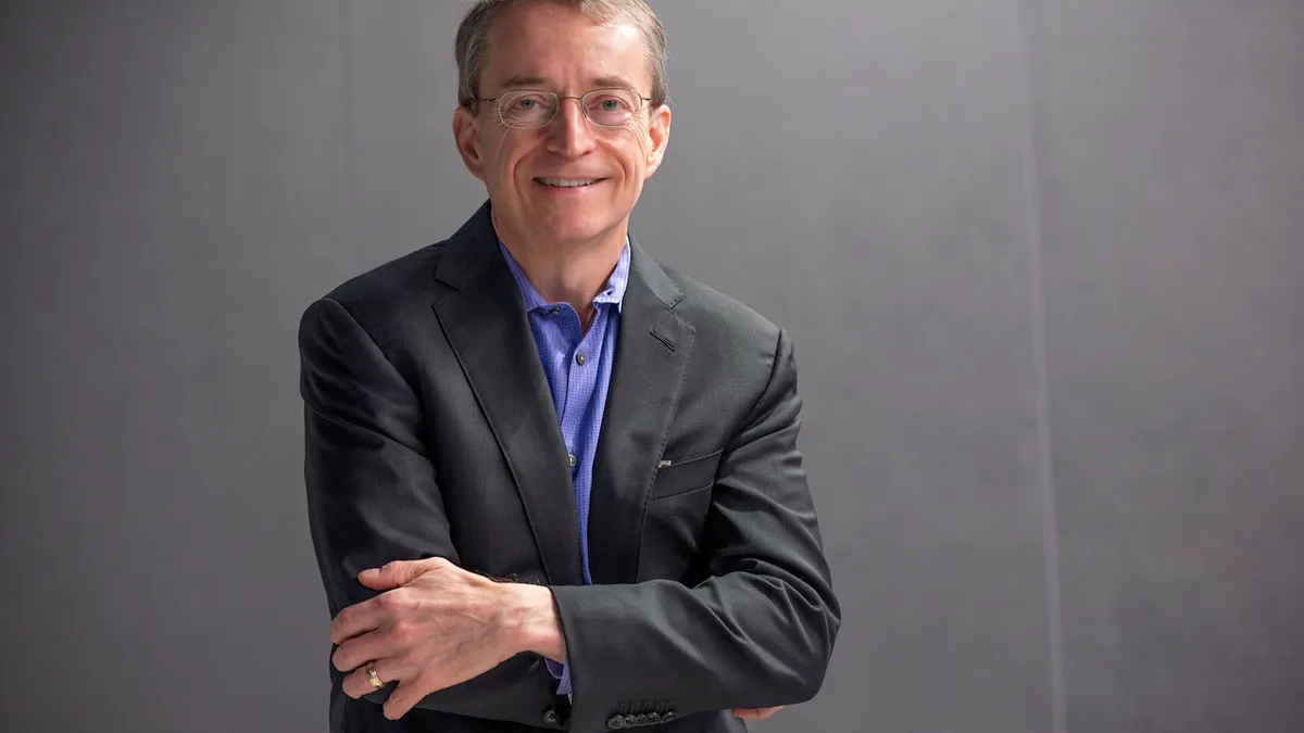 インテル前CEOのパット・ゲルシンガー氏は、TSMCのアリゾナ州の新工場が完成しても、アメリカのアジアチップ供給依存の状況を変えることはできないと考える。(写真/AP通信提供) インテル前CEOのパット・ゲルシンガー氏は、TSMCのアリゾナ州の新工場が完成しても、アメリカのアジアチップ供給依存の状況を変えることはできないと考える。(写真/AP通信提供)