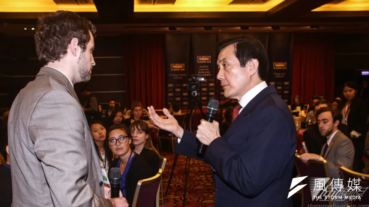 馬英九回應時表示,確實有些人覺得悶,「但我不認為這是普遍的現象」,有更多人努力工作,希望改變現狀。(林韶安攝)