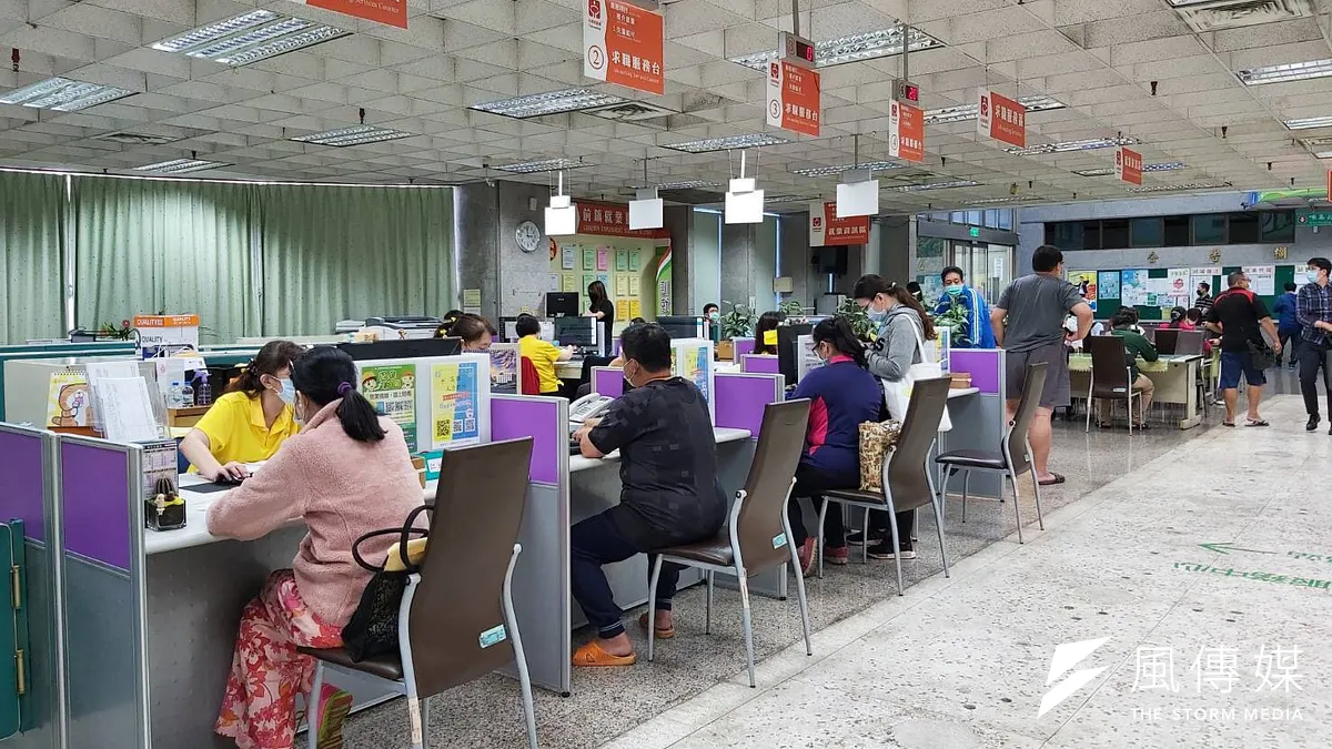 作者指出,除非特殊狀況,不定期契約因辭職、解僱、資遣或退休等事由終止後,重新僱用勞工屬新勞動契約之成立,年資自應重新計算。(資料照,徐炳文攝) 作者指出,除非特殊狀況,不定期契約因辭職、解僱、資遣或退休等事由終止後,重新僱用勞工屬新勞動契約之成立,年資自應重新計算。(資料照,徐炳文攝)