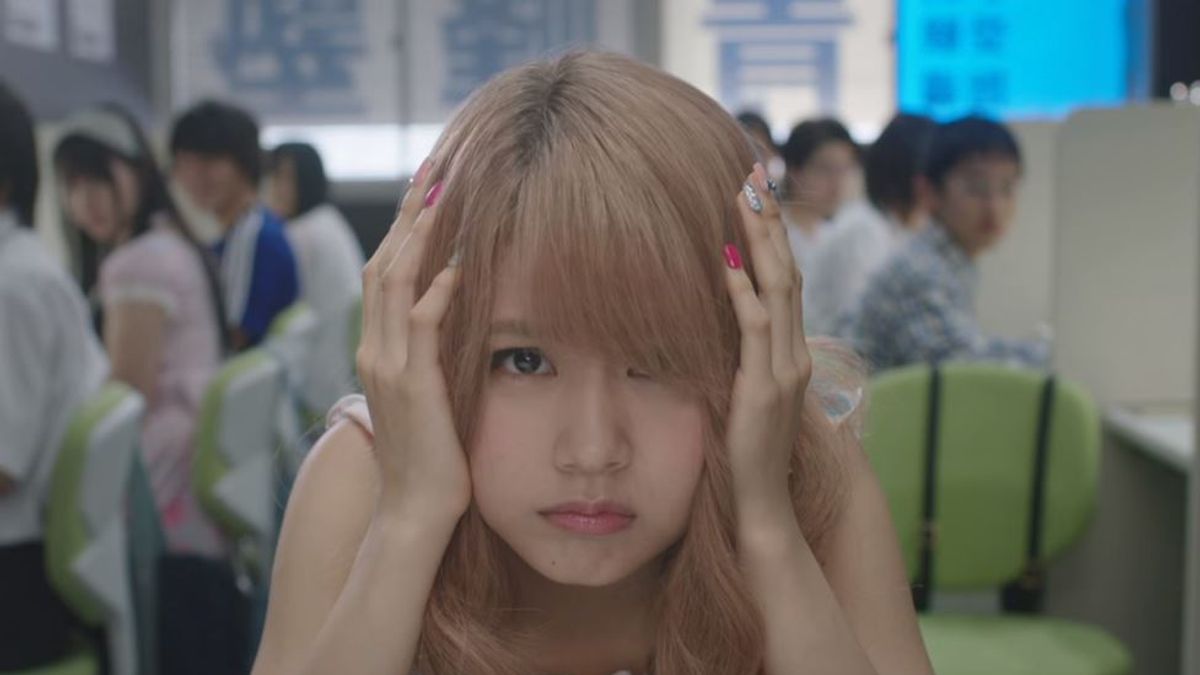 電影「墊底辣妹」呈現補習班老師與學生間的關係不只是一種商業的交易(截自YouTube) 電影「墊底辣妹」呈現補習班老師與學生間的關係不只是一種商業的交易(截自YouTube)