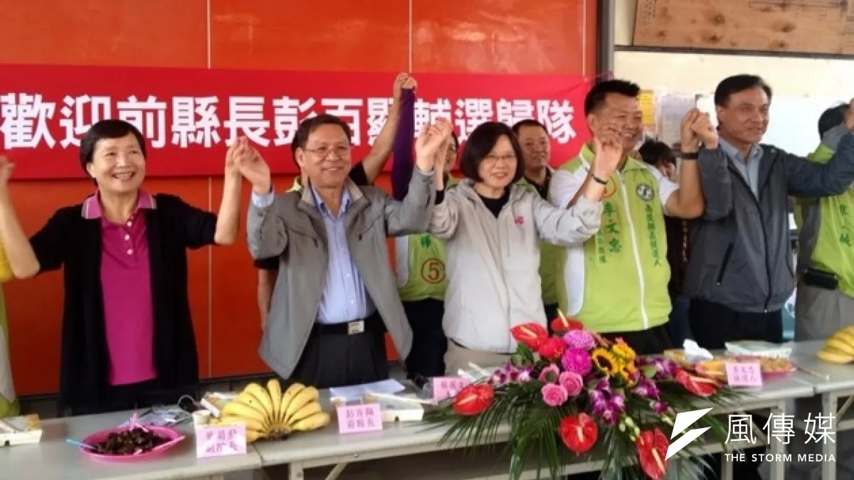 南投縣前縣長彭百顯(左二),13日「歸隊」,力挺南投縣長候選人李文忠。(民進黨提供)