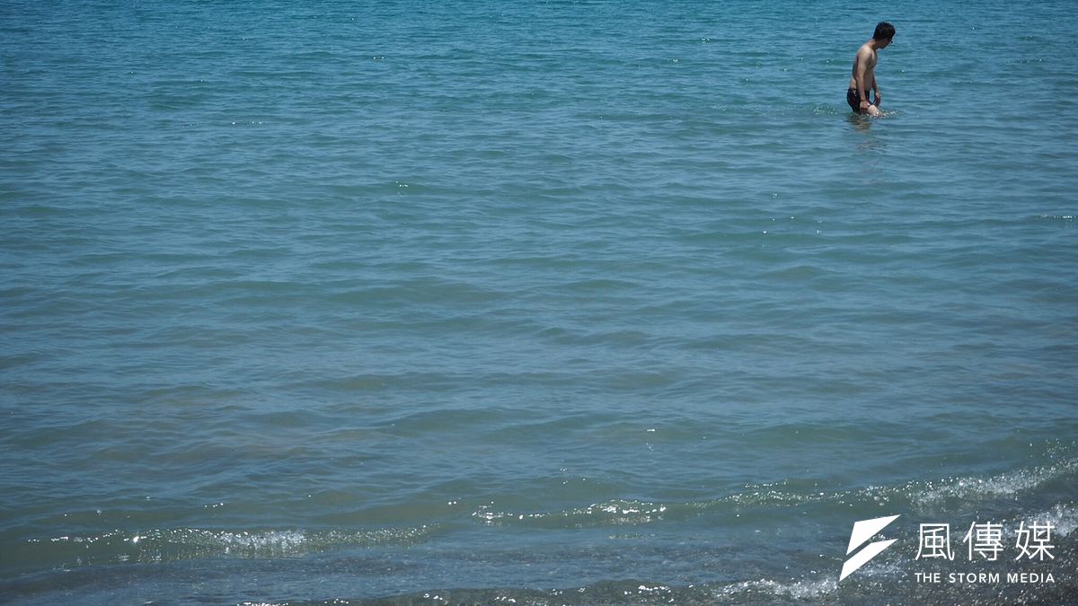 山、海、甚至是沙灘一開始都是一視同仁的,不因人貴賤而有差別待遇,民眾是否應該挺身而出,捍衛自己踏上海攤的權力?(尹俞歡攝) 山、海、甚至是沙灘一開始都是一視同仁的,不因人貴賤而有差別待遇,民眾是否應該挺身而出,捍衛自己踏上海攤的權力?(尹俞歡攝)