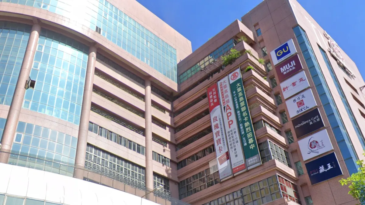 大葉高島屋早在2010年與2011年曾兩度申請變更5樓停車場用途為商場,在柯文哲市府時期獲得解套,並於蔣萬安政府拍板定案,遭質疑違法且圖利。(圖/翻攝自Google Maps)