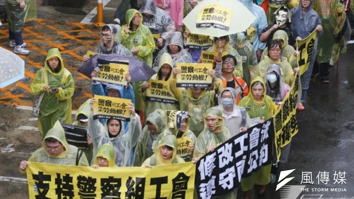 勞動部會持續審慎檢討基本工資,以保障邊際勞工基本生活,凝聚調整工時之共識,以便縮減法定工時,達成「週休二日」之目標。(余志偉攝)