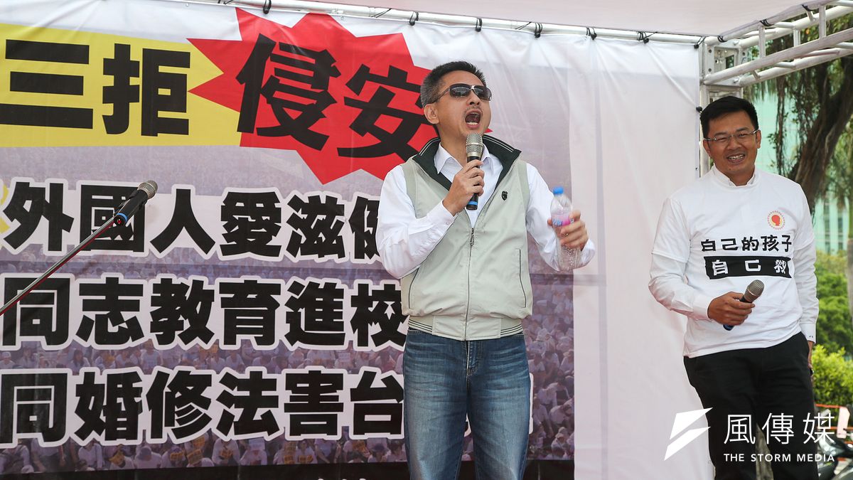 作者聲稱,罷昌不僅是「公民政治的直接展現」,還象徵「我國是否能夠戰勝民粹主義外部效果和長年積累的藍綠意識型態對立」。(資料照,陳明仁攝) 作者聲稱,罷昌不僅是「公民政治的直接展現」,還象徵「我國是否能夠戰勝民粹主義外部效果和長年積累的藍綠意識型態對立」。(資料照,陳明仁攝)