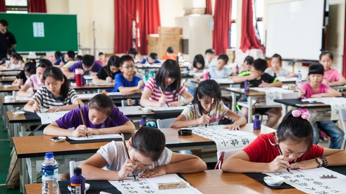 上緯諒茶獎書法比賽 95入選者南投國小揮毫 上緯諒茶獎書法比賽 95入選者南投國小揮毫