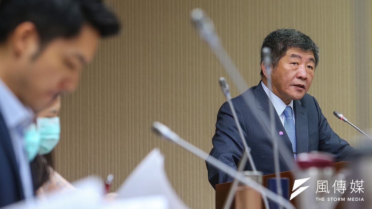 國民黨立委蔣萬安(左)表示,衛福部長陳時中(右)是非常能溝通的部長。(資料照,盧逸峰攝) 國民黨立委蔣萬安(左)表示,衛福部長陳時中(右)是非常能溝通的部長。(資料照,盧逸峰攝)