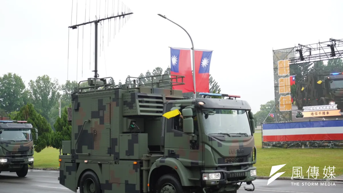 The Army Command Headquarters held its 80th anniversary ceremony at Dahan Camp on the 29th, where jamming vehicles made their first public appearance. (Photo by Chang Yao-lin)