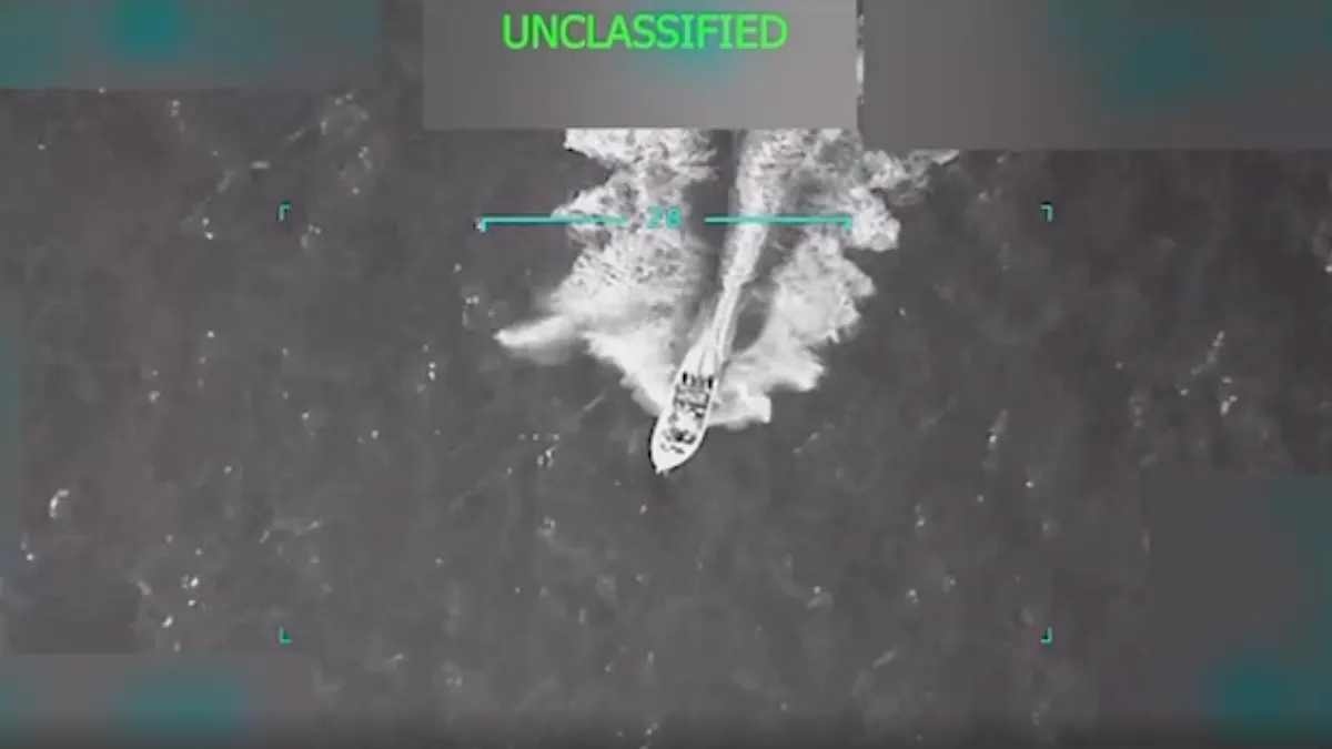 加勒比海上被美軍炸毀的委內瑞拉小艇。(截自川普的truthsocial影片) 加勒比海上被美軍炸毀的委內瑞拉小艇。(截自川普的truthsocial影片)