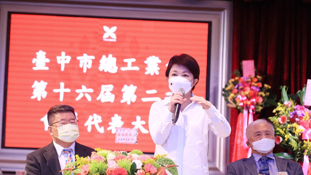 市長盧秀燕疫情經濟兼顧,讓台中市經濟不畏疫情表現依舊亮眼。(圖/台中市府提供) 市長盧秀燕疫情經濟兼顧,讓台中市經濟不畏疫情表現依舊亮眼。(圖/台中市府提供)