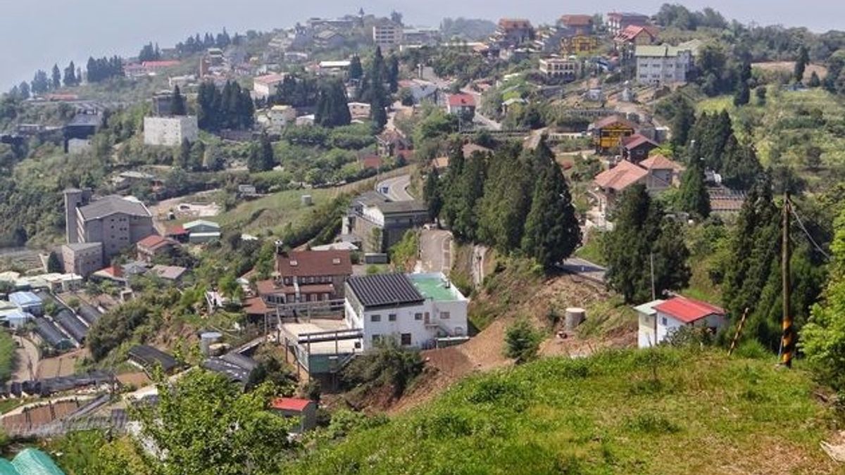 每年有上百萬遊客的清境,竟然有六成土地位於山崩與地滑區,違法濫建必須立即整頓。(地球公民基金會/呂翊齊攝) 每年有上百萬遊客的清境,竟然有六成土地位於山崩與地滑區,違法濫建必須立即整頓。(地球公民基金會/呂翊齊攝)