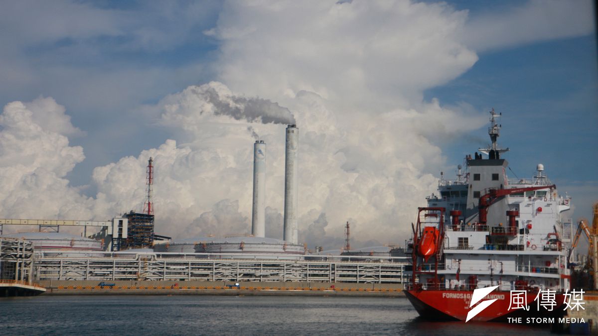 雲林麥寮電廠,麥寮港碼頭(廖羿雯攝) 雲林麥寮電廠,麥寮港碼頭(廖羿雯攝)