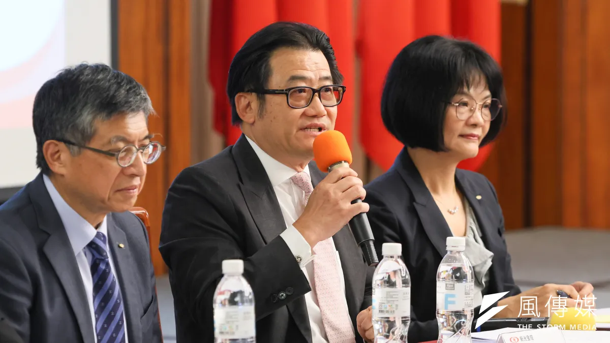 新光金控3日下午舉行第二季法說會,會中發表6點聲明,強力反擊欲公開收購新光金的中信金控。(顏麟宇攝)