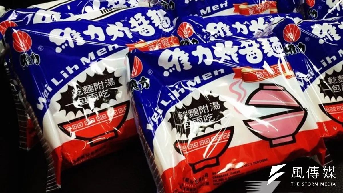 維力公司澄清,去年下半年後就未與北海油脂交易,但陳其邁拿出發票,證實維力在去年7到11月都有向維義購買豬油,痛罵維力「鬼扯」。(林瑋豐攝) 維力公司澄清,去年下半年後就未與北海油脂交易,但陳其邁拿出發票,證實維力在去年7到11月都有向維義購買豬油,痛罵維力「鬼扯」。(林瑋豐攝)