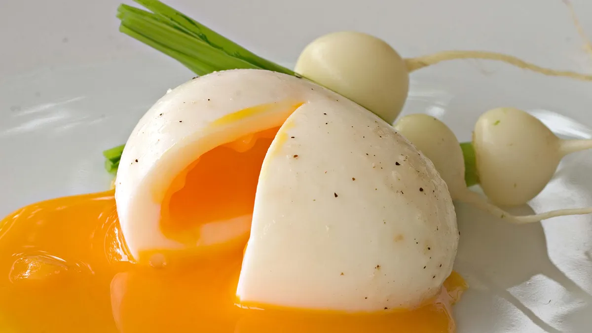 水煮蛋的蛋殼怎麼剝最輕鬆?(示意圖/取自H. Alexander Talbot@flickr) 水煮蛋的蛋殼怎麼剝最輕鬆?(示意圖/取自H. Alexander Talbot@flickr)