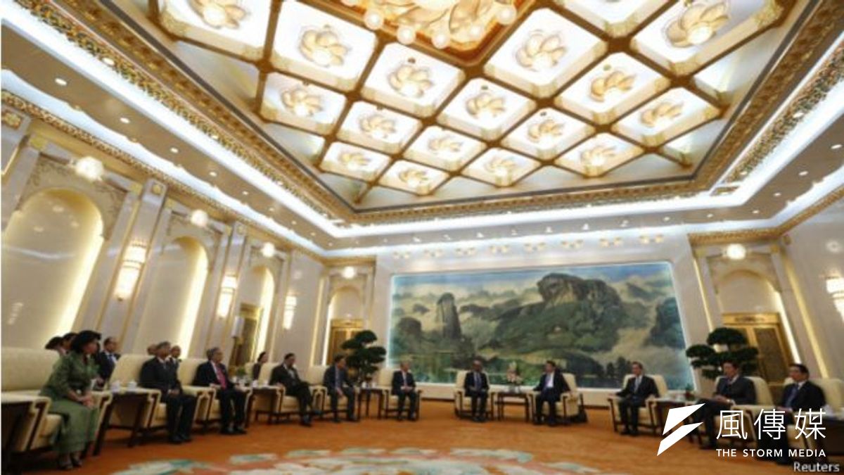 去年底,中國牽頭正式在北京成立亞投行,法定資本1000億美元,以刺激亞洲運輸、能源、電信等領域的投資(資料照片)。 去年底,中國牽頭正式在北京成立亞投行,法定資本1000億美元,以刺激亞洲運輸、能源、電信等領域的投資(資料照片)。