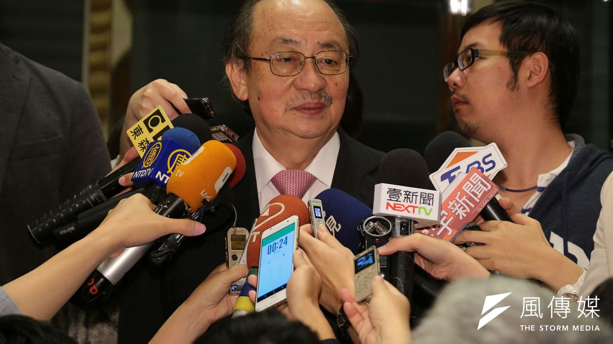 名嘴爆料法務部長邱太三涉嫌關說,立法院民進黨團總召柯建銘表示,邱太三當時只是學者,根本與《法官法》修法無關,希望名嘴爆料應該要查證。(資料照,顏麟宇攝) 名嘴爆料法務部長邱太三涉嫌關說,立法院民進黨團總召柯建銘表示,邱太三當時只是學者,根本與《法官法》修法無關,希望名嘴爆料應該要查證。(資料照,顏麟宇攝)