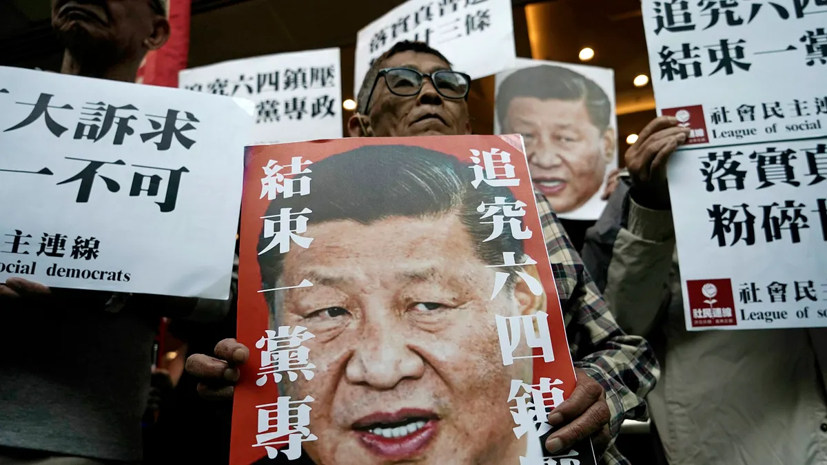 2019年12月,香港民眾反送中示威,習近平成為眾矢之的(AP)