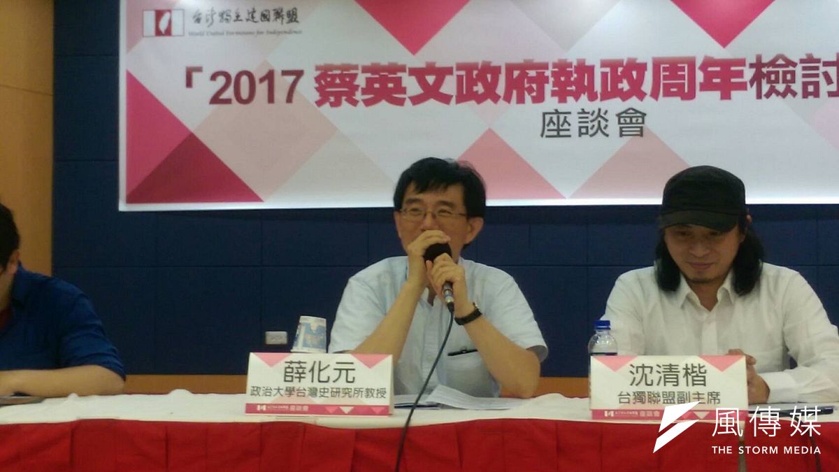 針對選前總統蔡英文欲推行的「轉型正義」,政治大學台灣史研究所教授薛化元表示,政治案件雖在時間軸的劃設上沒有問題,但在定義上仍有斟酌空間。轉型(黃麒珈攝) 針對選前總統蔡英文欲推行的「轉型正義」,政治大學台灣史研究所教授薛化元表示,政治案件雖在時間軸的劃設上沒有問題,但在定義上仍有斟酌空間。轉型(黃麒珈攝)