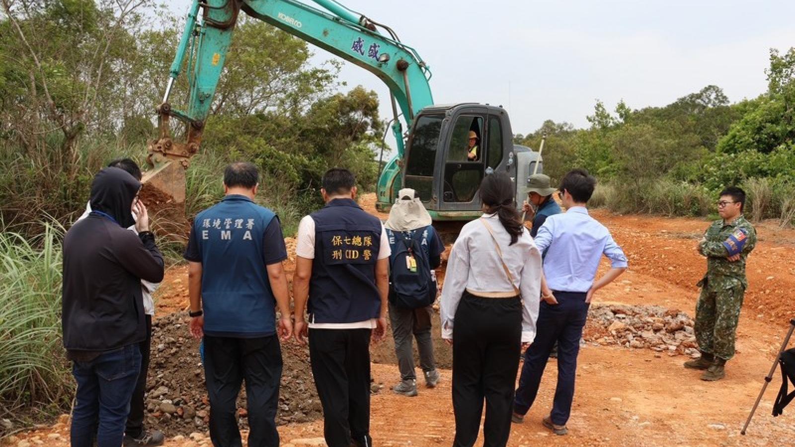 國軍訓練場竟被業者偷埋「39座泳池大廢棄物」!馬文君:這沒有內神通外鬼誰信?