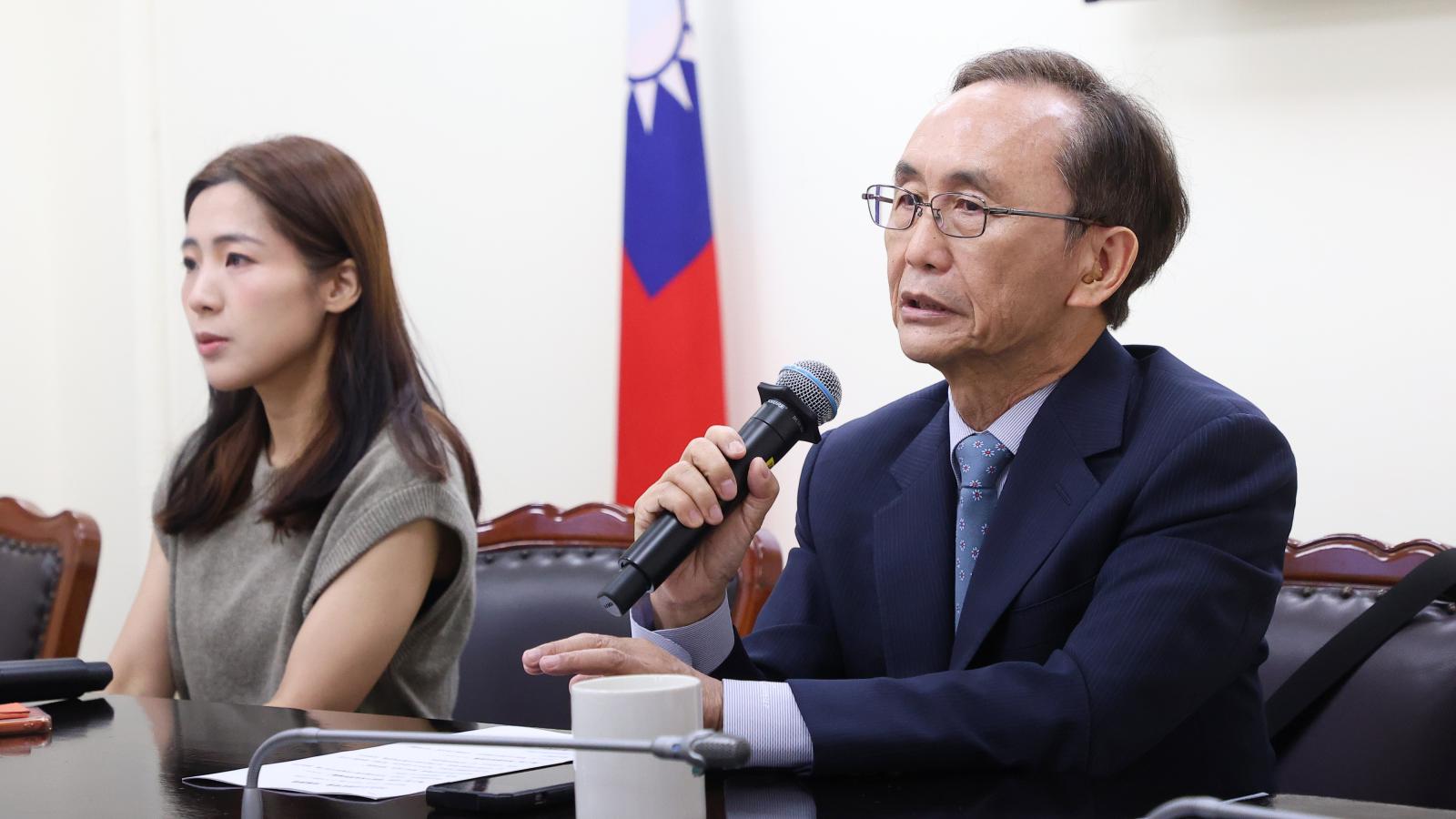 吳子嘉告發鄭朝方家族涉逃稅上億 北檢列5被告偵辦